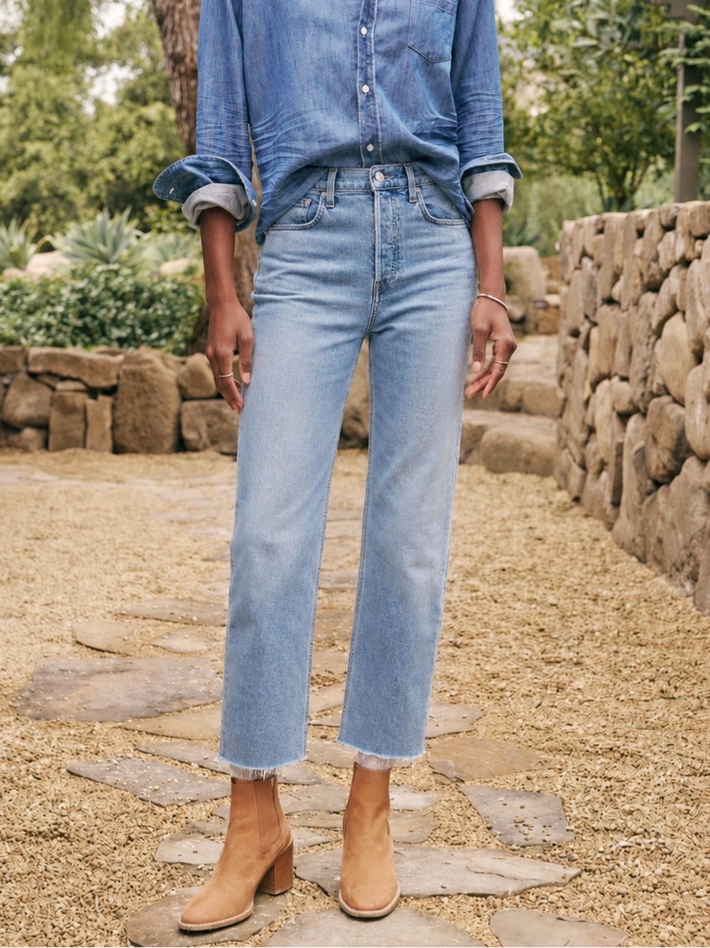 Frank & Eileen Monaghan Straight-Leg Jeans in 1990 Wash, Size 28